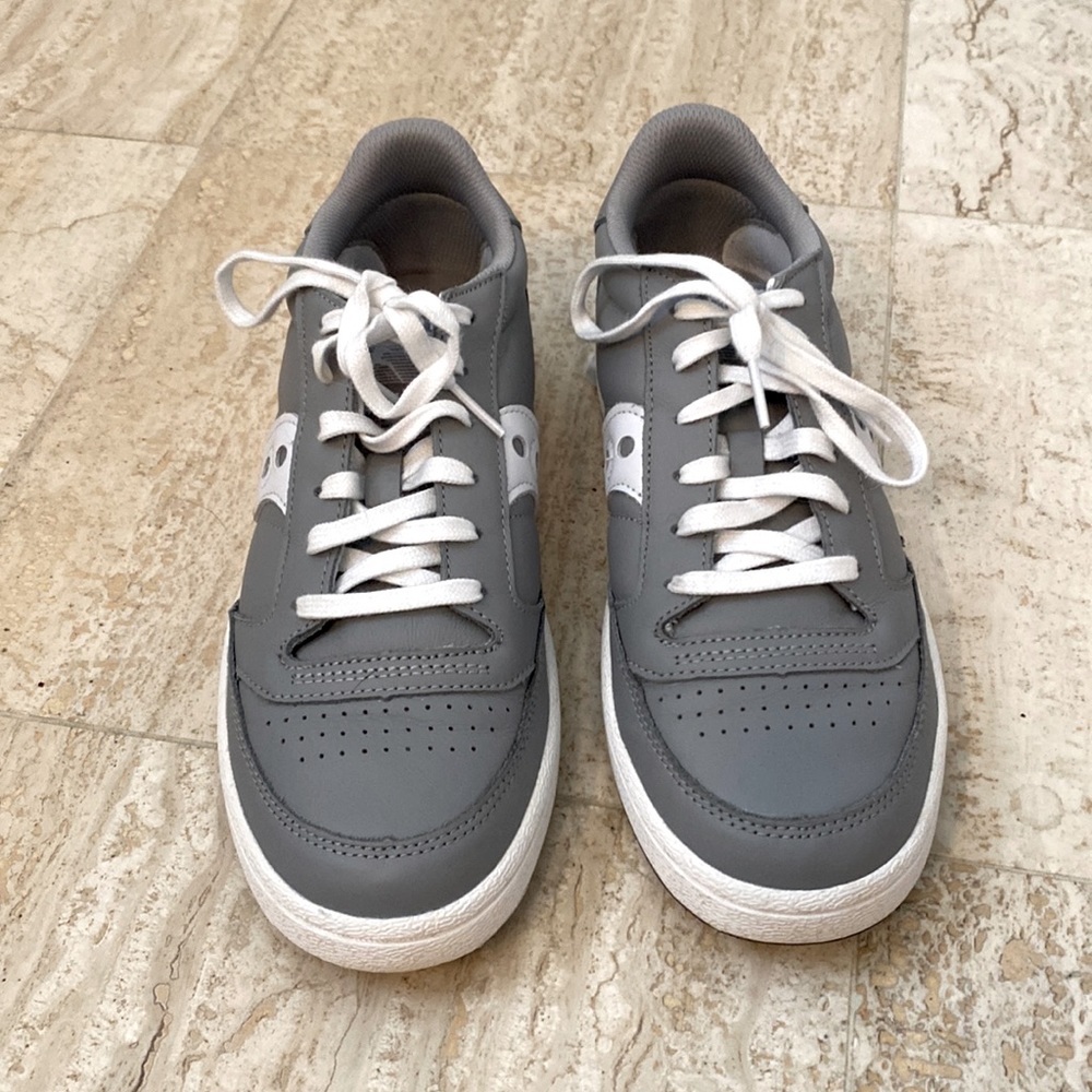 Saucony NWOT Gray 8.5